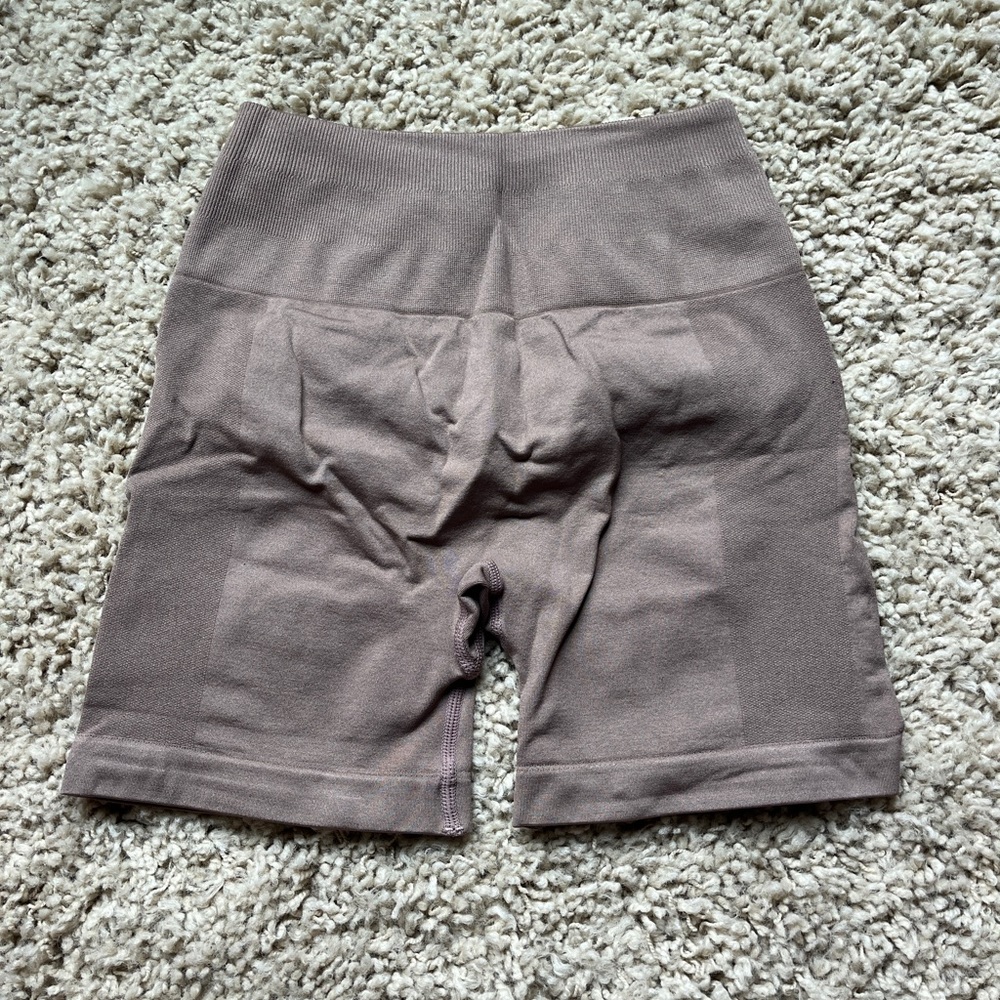 Seamless Mocha Scrunch Workout Shorts